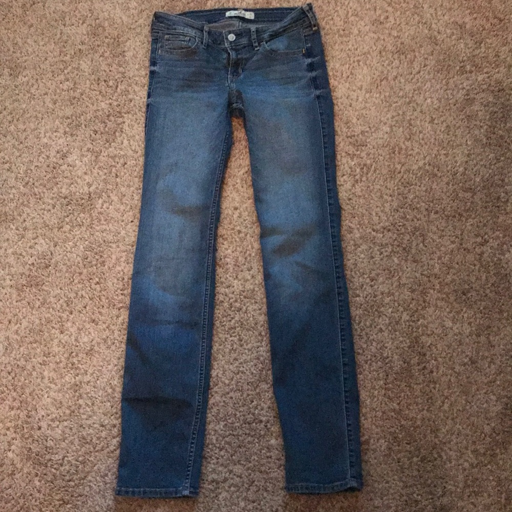 Mid wash Hollister 3R jeans.